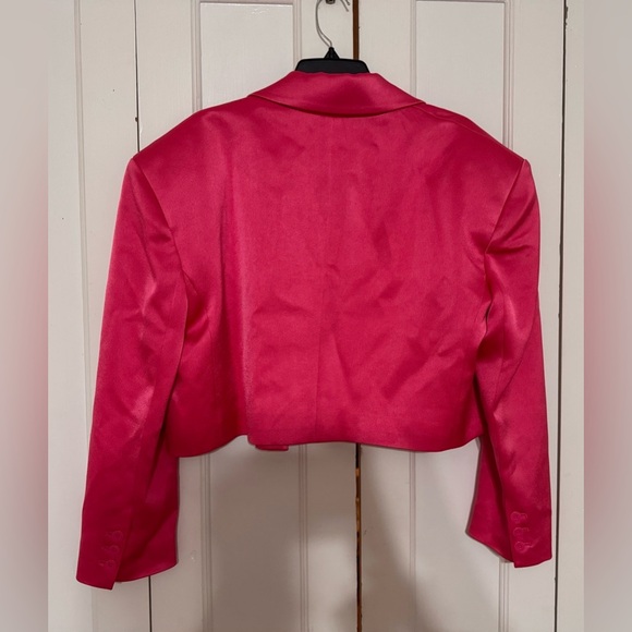 ALICE + OLIVIA Shan Cropped Satin Blazer - Picture 6 of 8